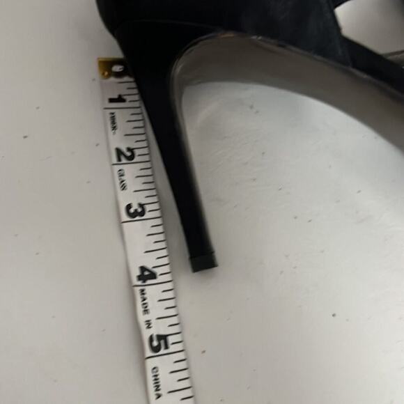 GIORGIO ARMANI BLACK SATIN FLOWER POINTED TOE HARDWARE PUMPS SIZE 40 1/2 - Picture 4 of 9